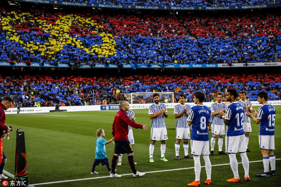 诺坎普致敬伊涅斯塔