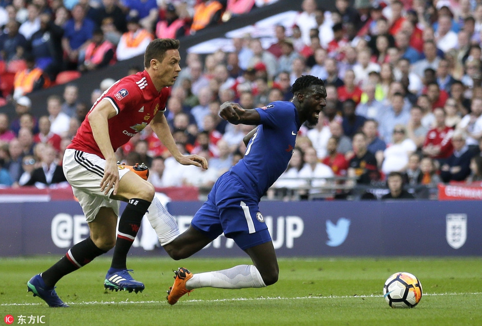 巴卡约科被放倒