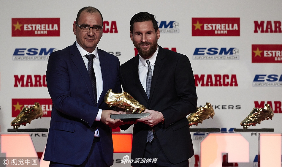 梅西领取个人第五座欧洲金靴奖杯