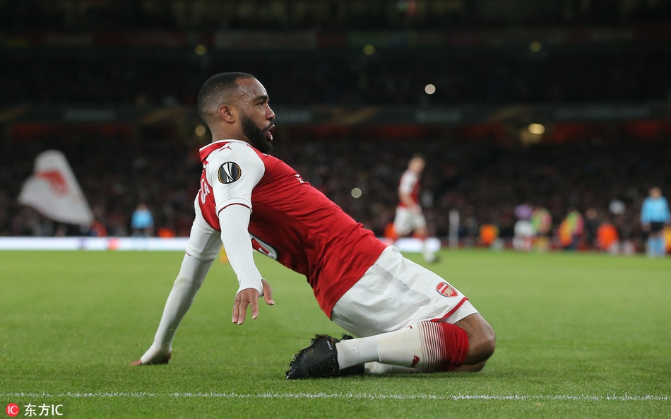 拉卡泽特滑跪庆祝破门