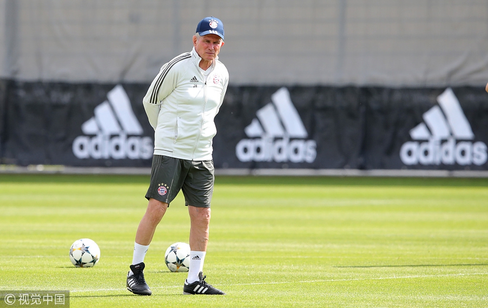 海因克斯观察球员