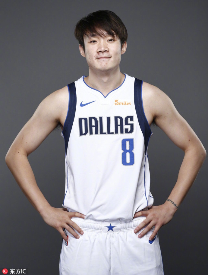 丁彦雨航NBA官方定妆照