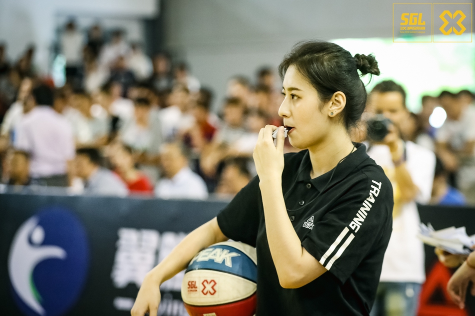 中国篮球颜值最高女裁判