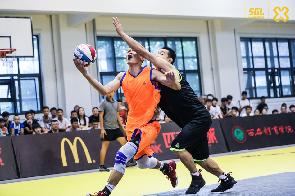 北京时间8月28日,3x3黄金联赛西安站,扣篮大赛中,矣进宏击败mic队友