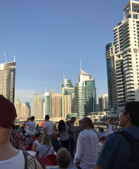 亚当斯晒迪拜度假照