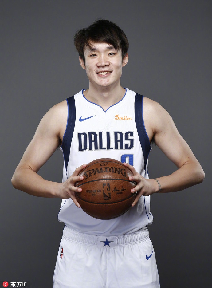 丁彦雨航NBA官方定妆照