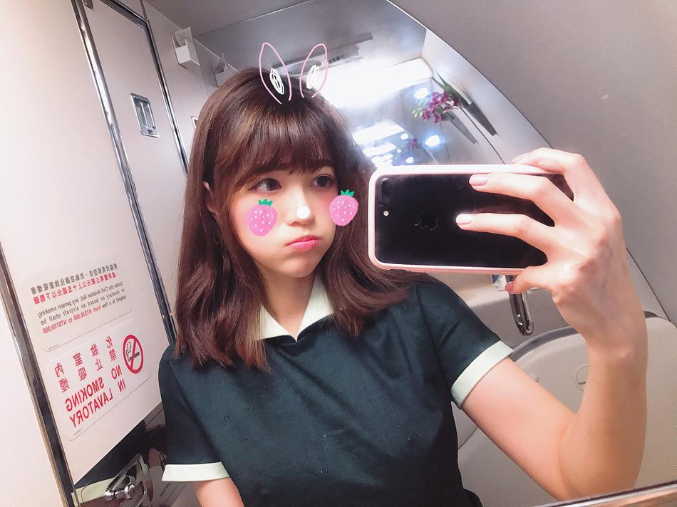 这位空姐球迷让男生女生都羡慕