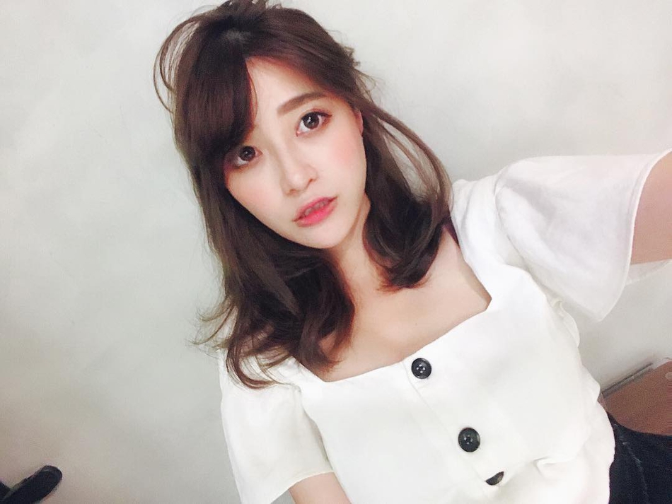 这位空姐球迷让男生女生都羡慕