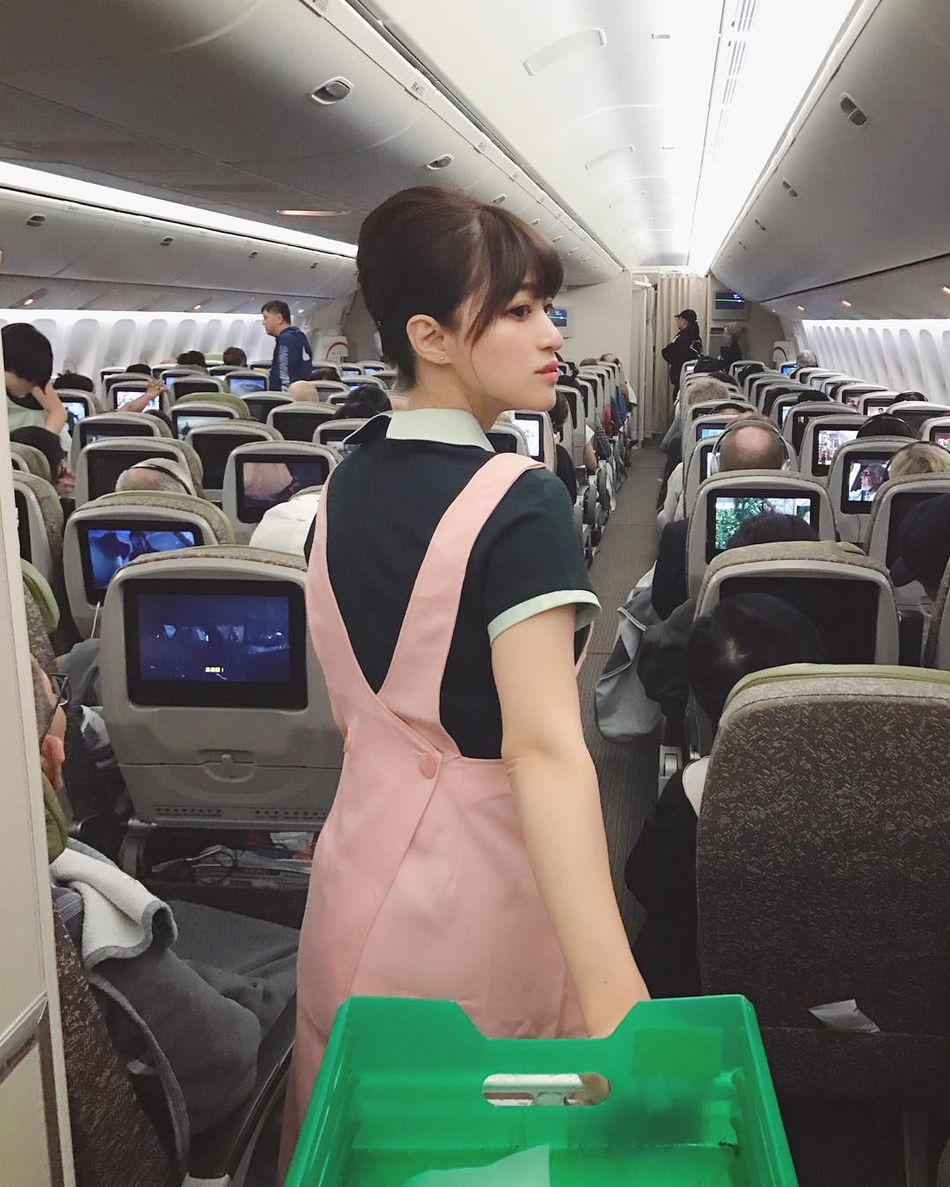 这位空姐球迷让男生女生都羡慕