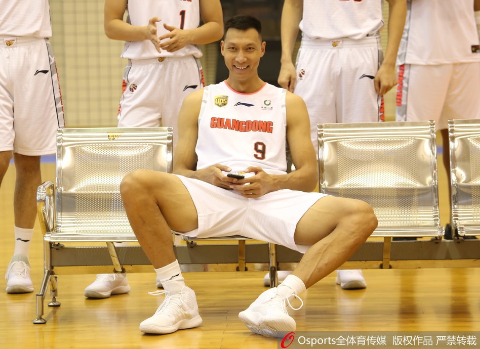 广东写真拍摄花絮阿联笑得灿烂