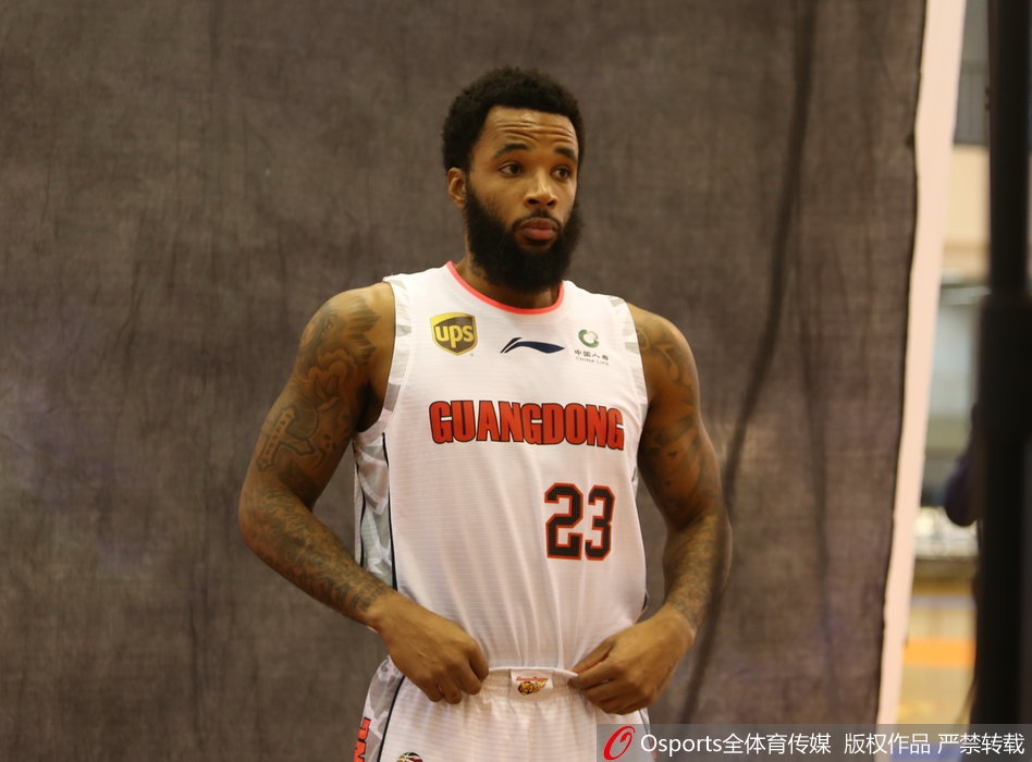 广东写真拍摄花絮阿联笑得灿烂