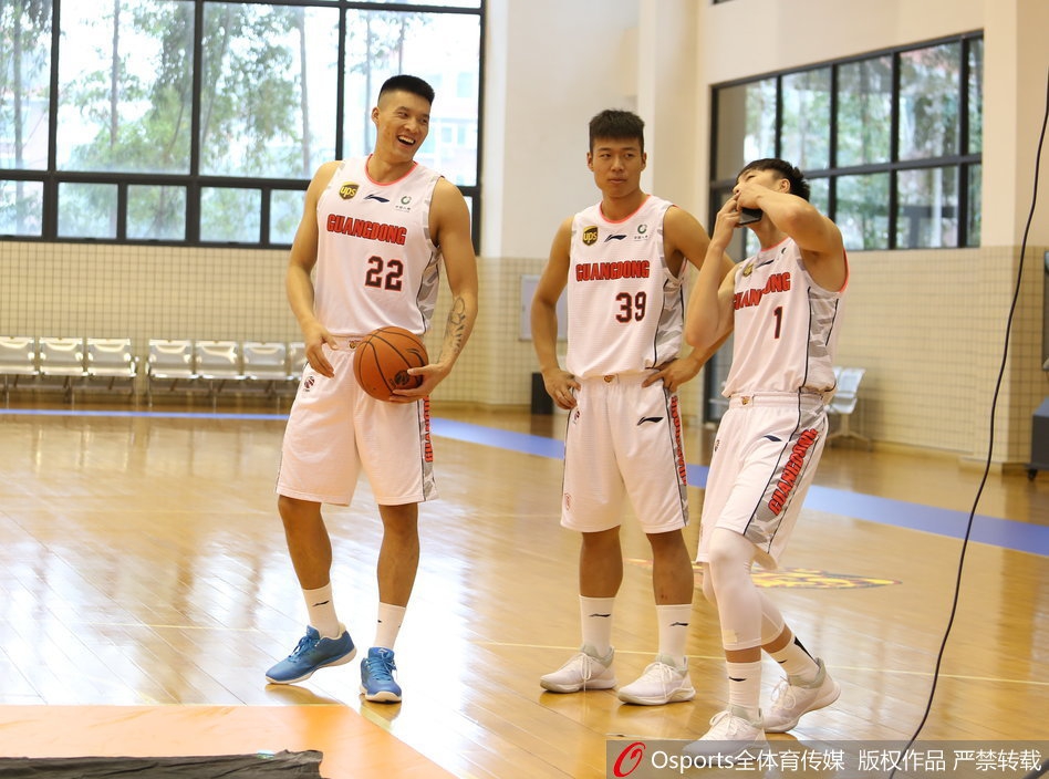 广东写真拍摄花絮阿联笑得灿烂