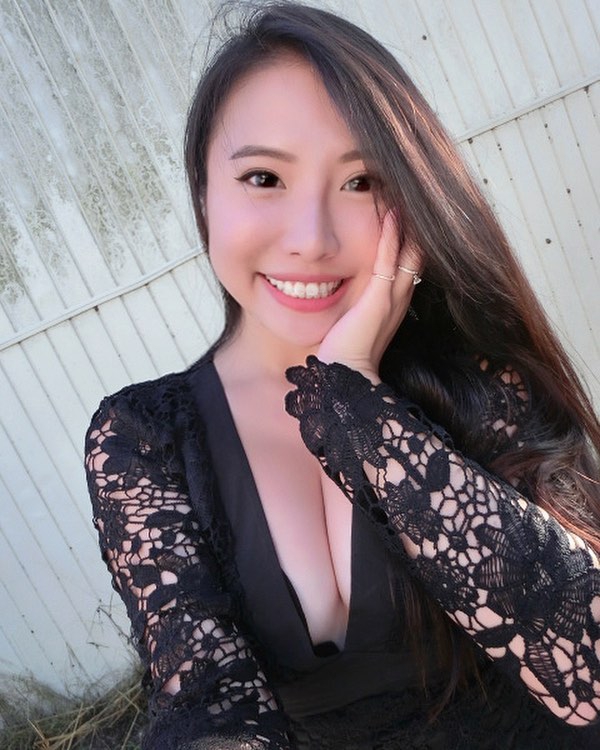 健身女神现场看篮球赛秒变迷妹