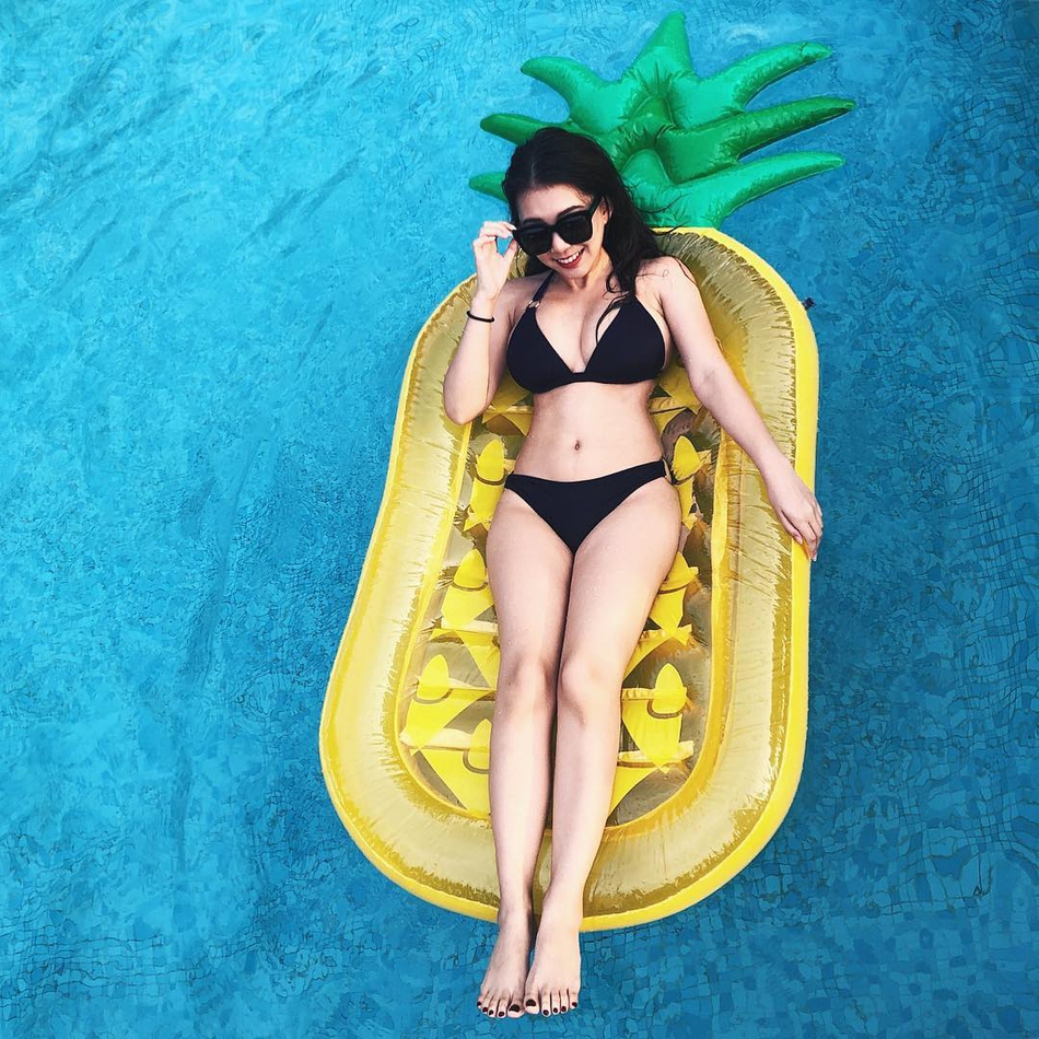 校篮球队女经理穿比基尼秀身材