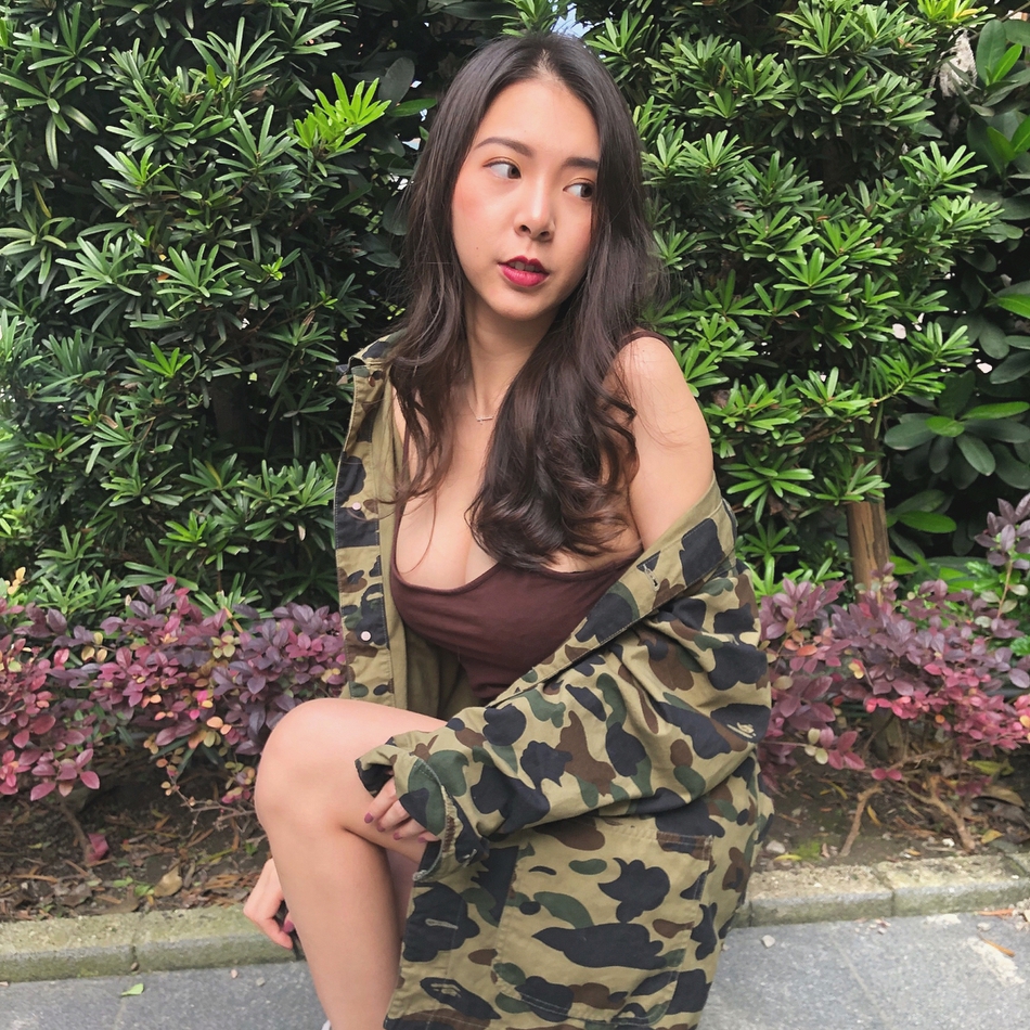 校篮球队女经理穿比基尼秀身材