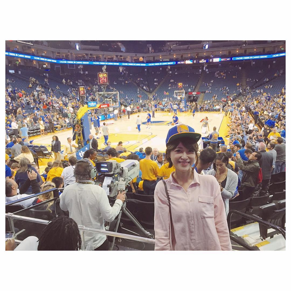 这位空姐球迷让男生女生都羡慕