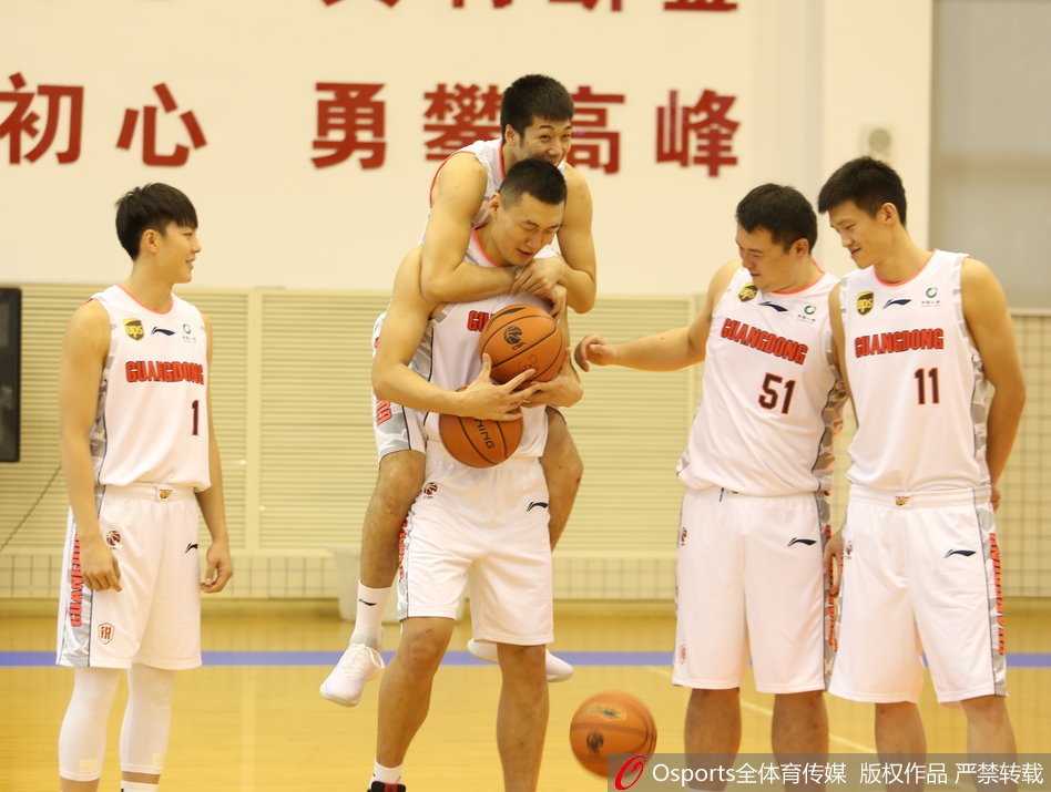 广东写真拍摄花絮阿联笑得灿烂