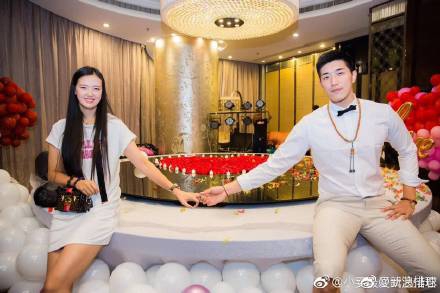 张常宁现场助威未婚夫吴冠希