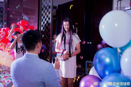 张常宁现场助威未婚夫吴冠希