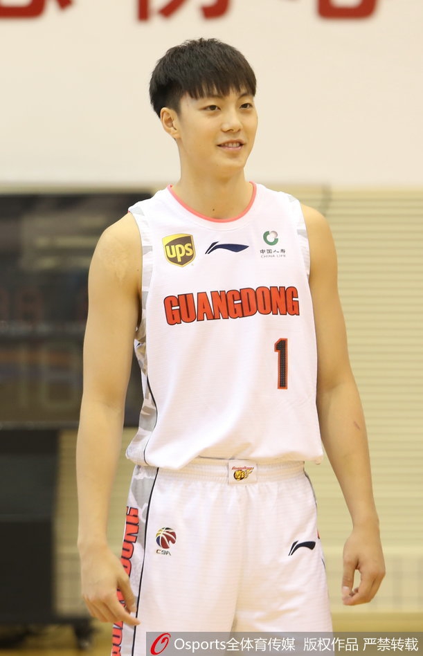 广东写真拍摄花絮阿联笑得灿烂