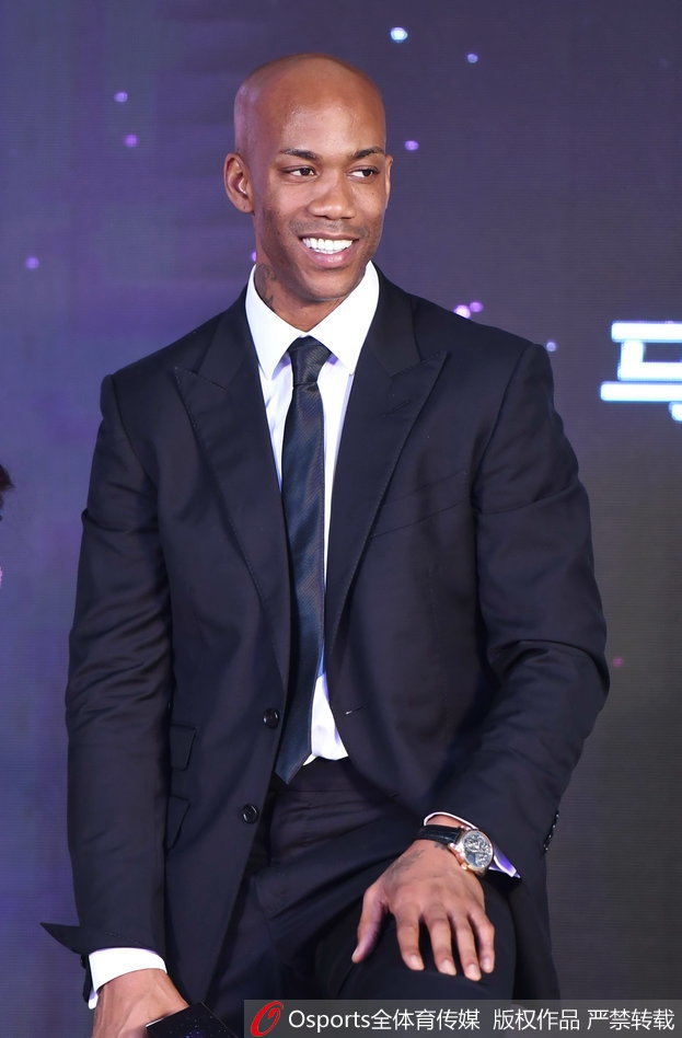 马布里亮相活动孙悦携爱妻助阵