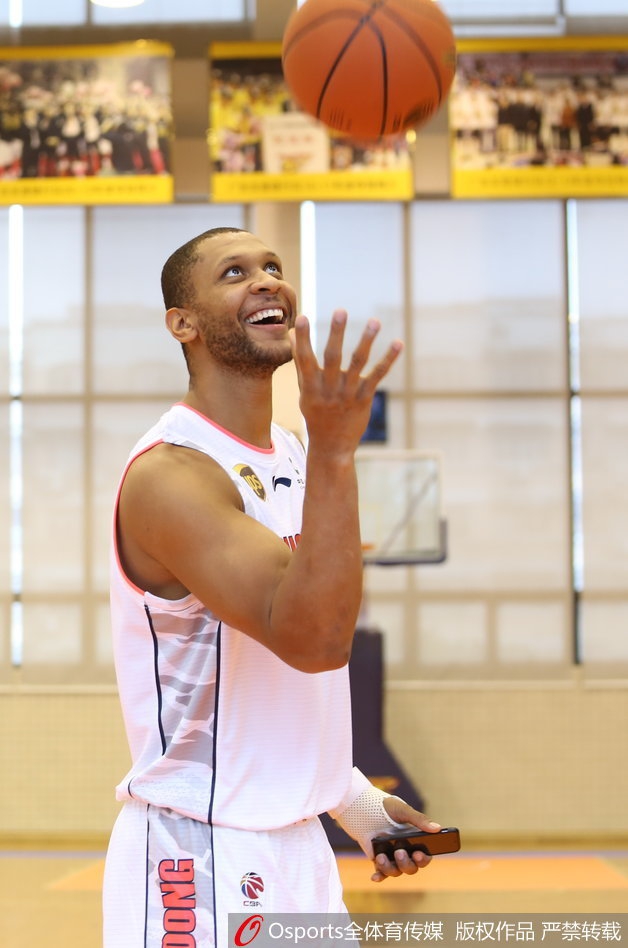 广东写真拍摄花絮阿联笑得灿烂