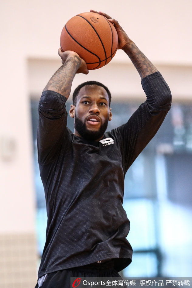 广东备战赵睿抿嘴卖萌