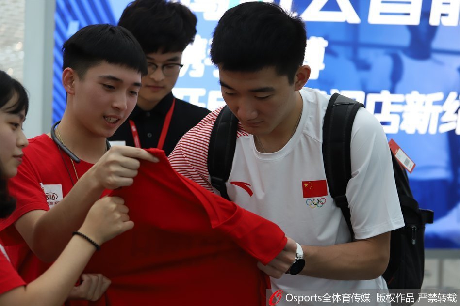 中国男篮红队出征雅加达