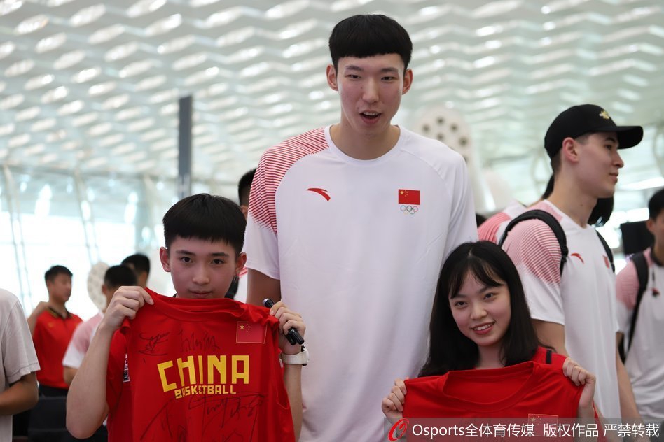 中国男篮红队出征雅加达