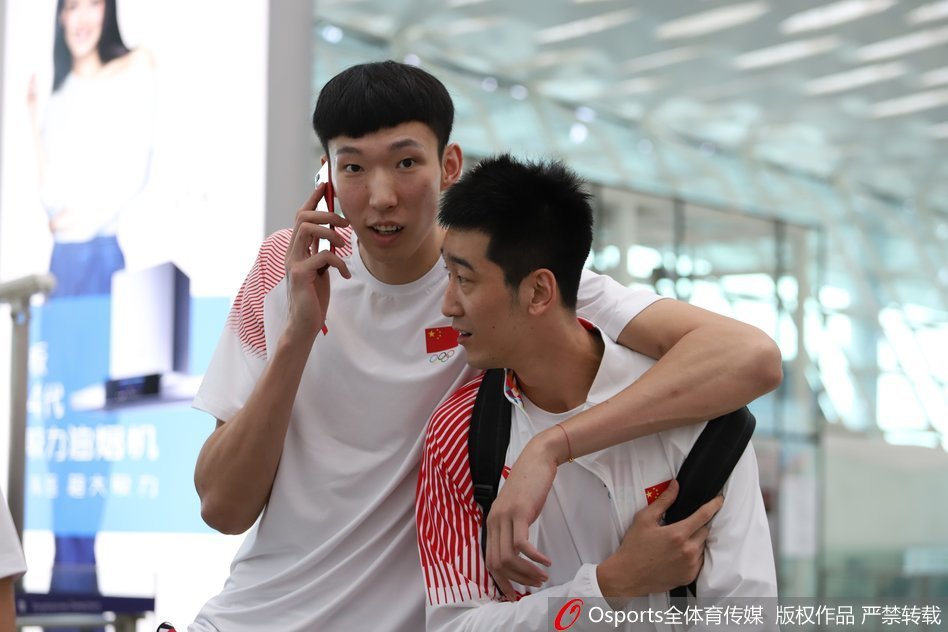 中国男篮红队出征雅加达