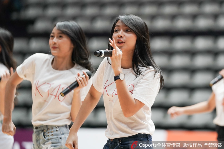 印尼女团JKT48助阵亚运会篮球
