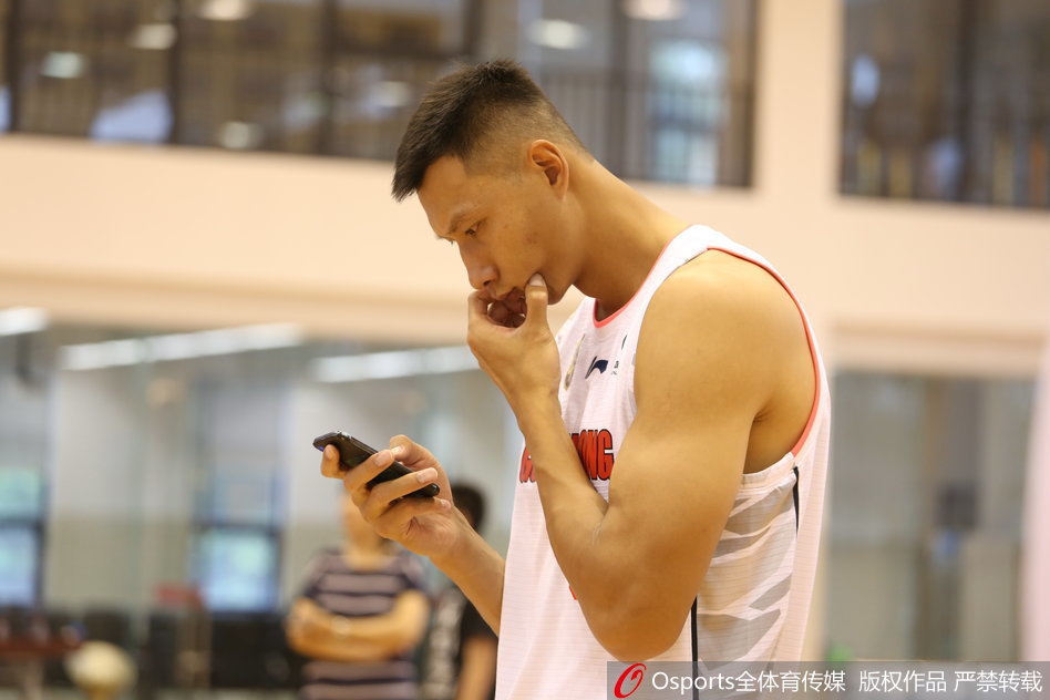 广东写真拍摄花絮阿联笑得灿烂