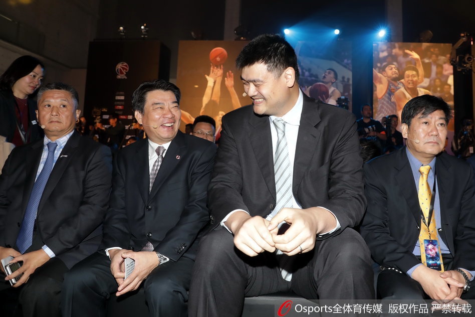 CBA发布新赛季MVP奖杯姚明亮相