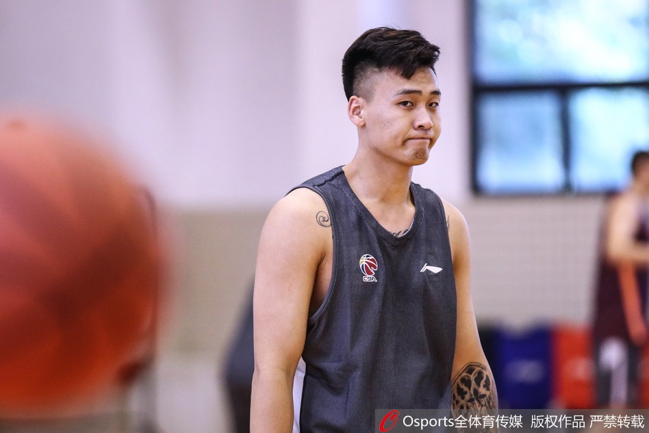 广东备战赵睿抿嘴卖萌