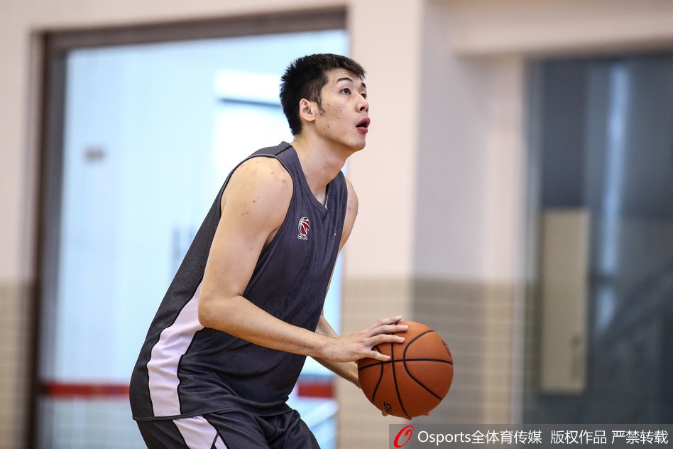 广东备战赵睿抿嘴卖萌