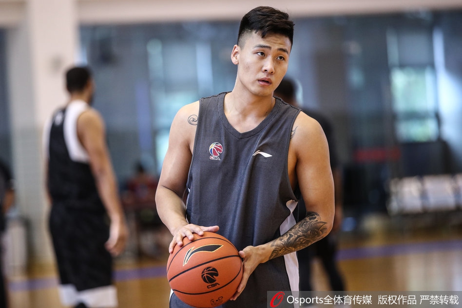 广东备战赵睿抿嘴卖萌