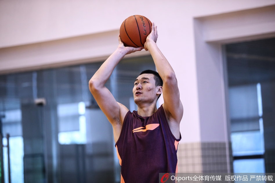 广东备战赵睿抿嘴卖萌