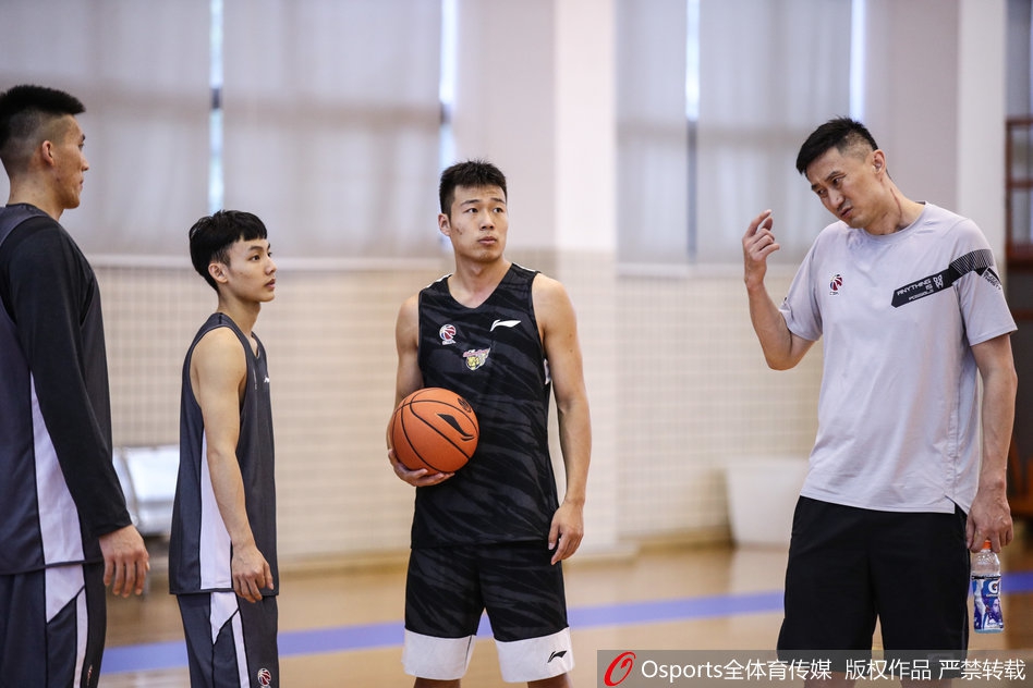 广东备战赵睿抿嘴卖萌