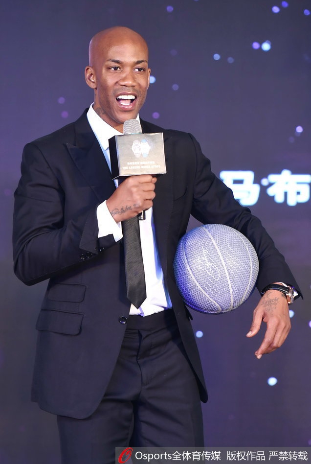 马布里亮相活动孙悦携爱妻助阵