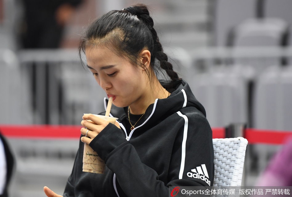 张常宁现场助威未婚夫吴冠希