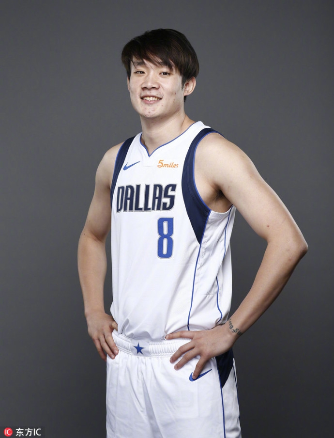 丁彦雨航NBA官方定妆照