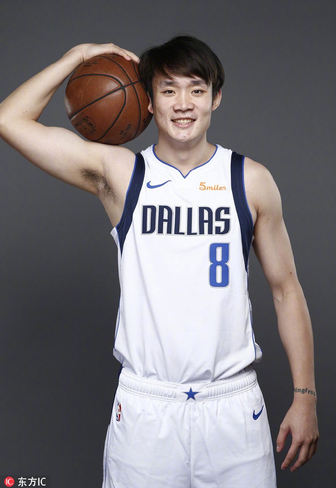 丁彦雨航NBA官方定妆照