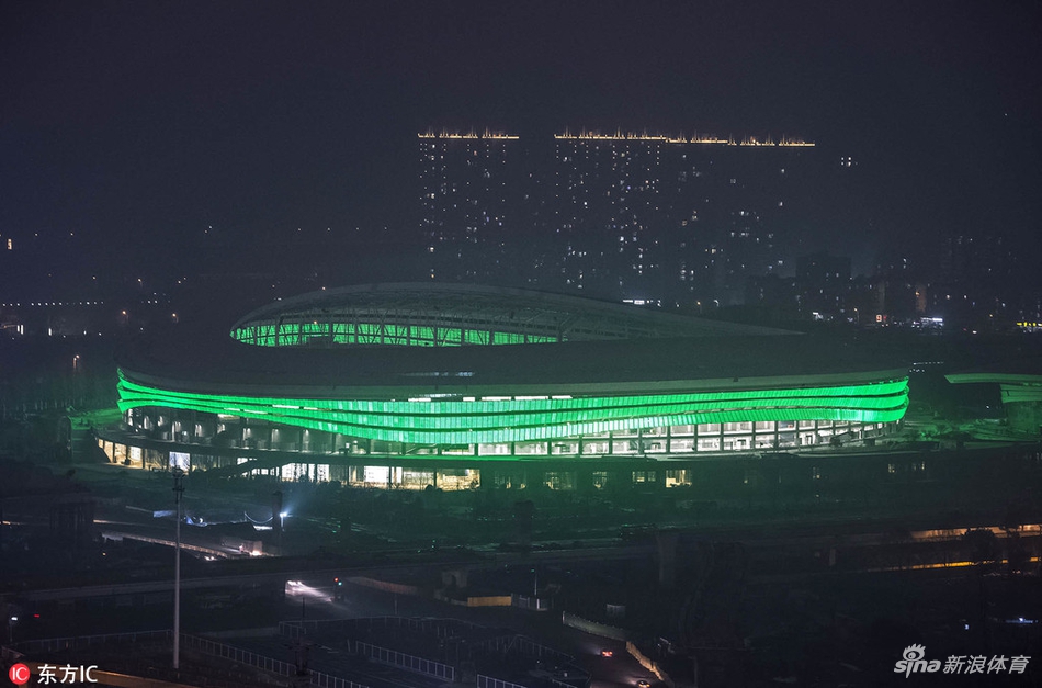 卓尔新主场完工在即夜景美丽