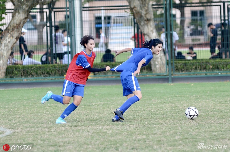 申花女足训练美少女熊熙人气高
