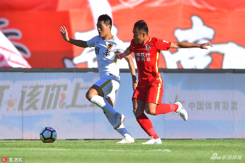 范晓东拼抢唐鑫