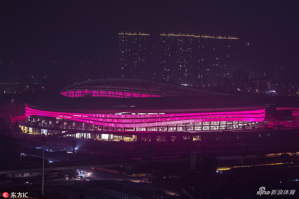 卓尔新主场完工在即夜景美丽