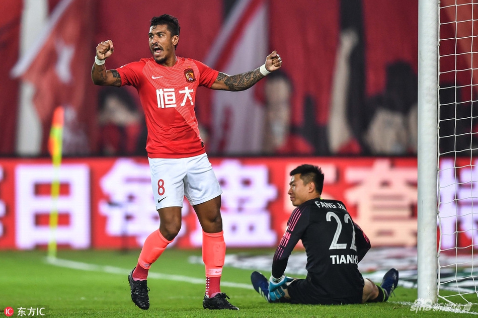 保利尼奥示意进球