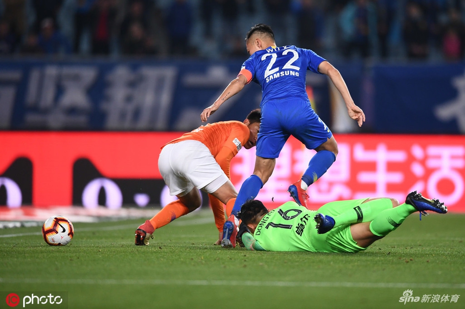 吴曦脚后跟破门