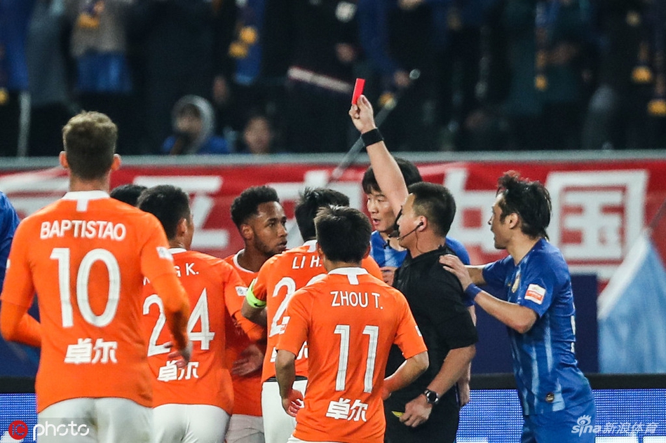 拉斐尔红牌罚下