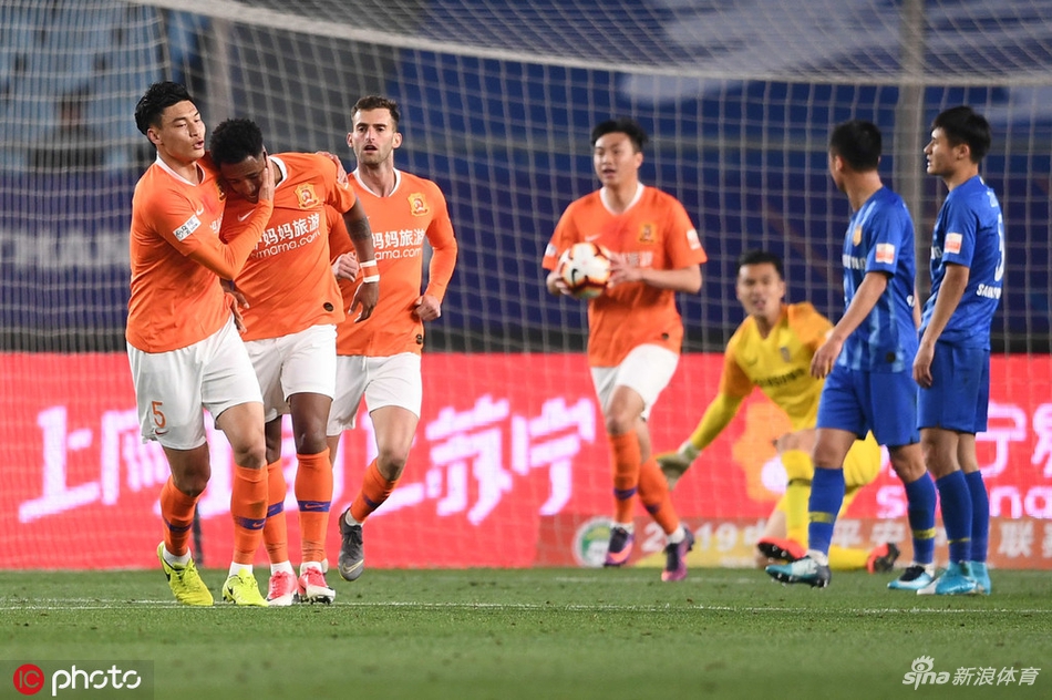 拉斐尔扳回一球